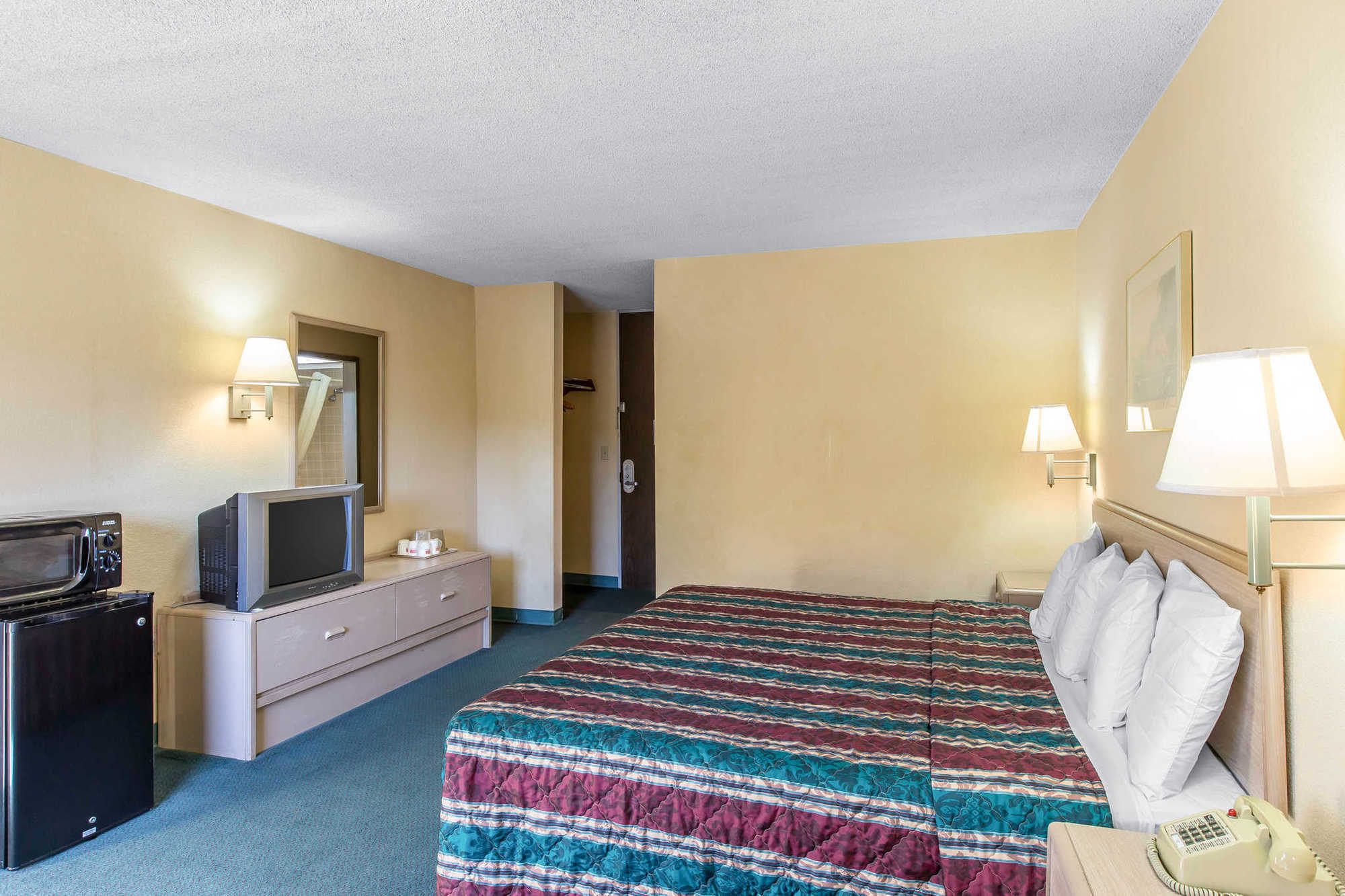 Travelodge By Wyndham Forsyth Rum bild