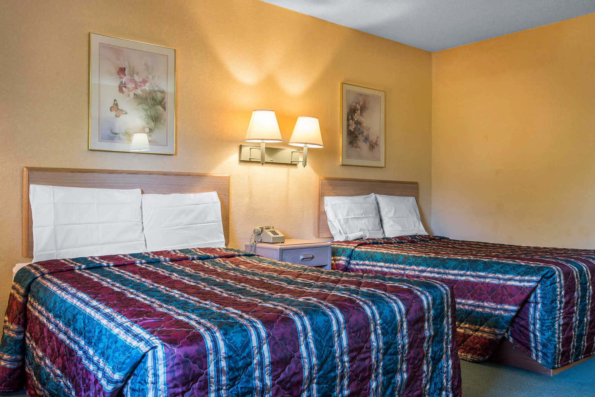 Travelodge By Wyndham Forsyth Rum bild
