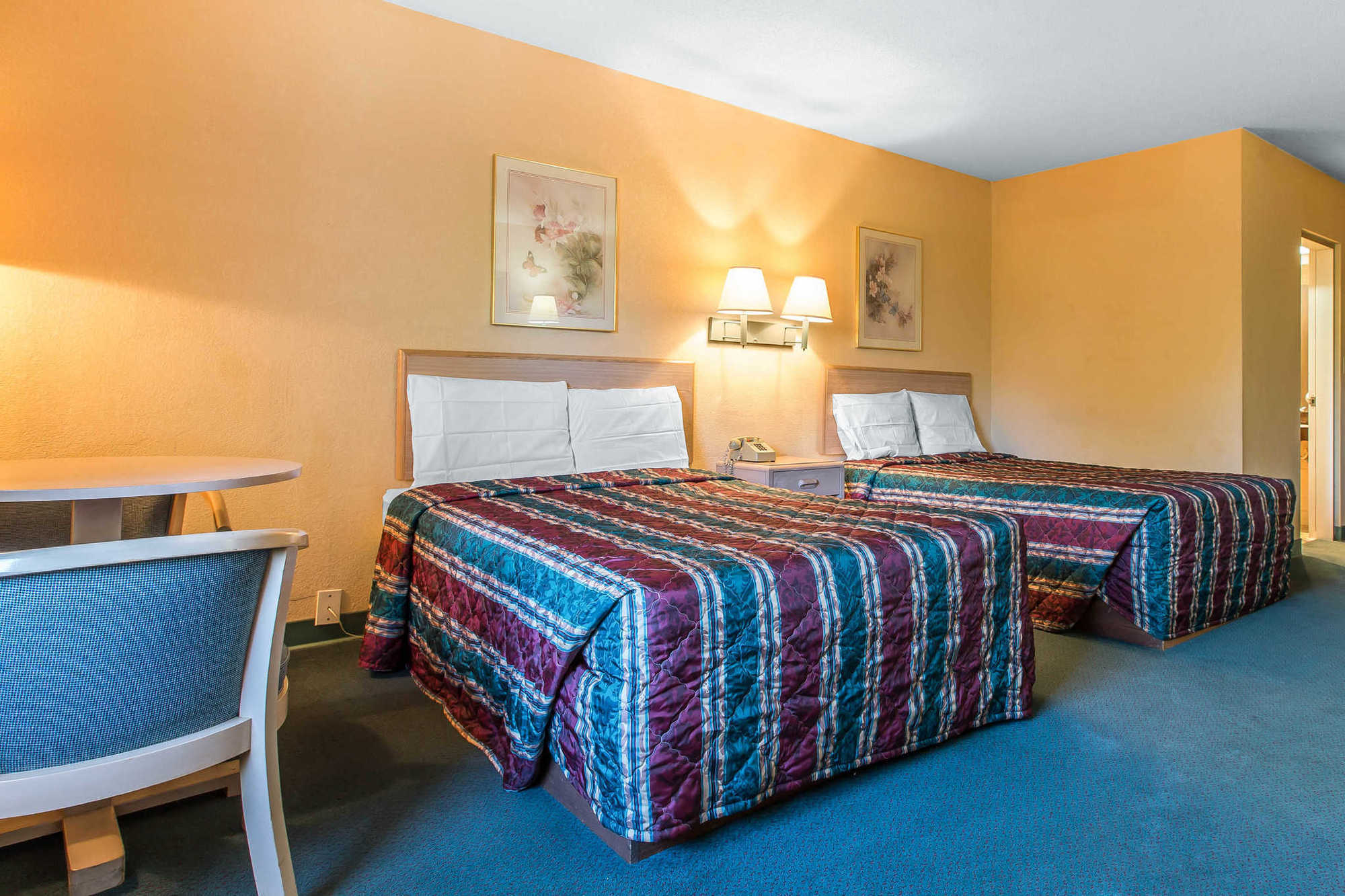 Travelodge By Wyndham Forsyth Rum bild