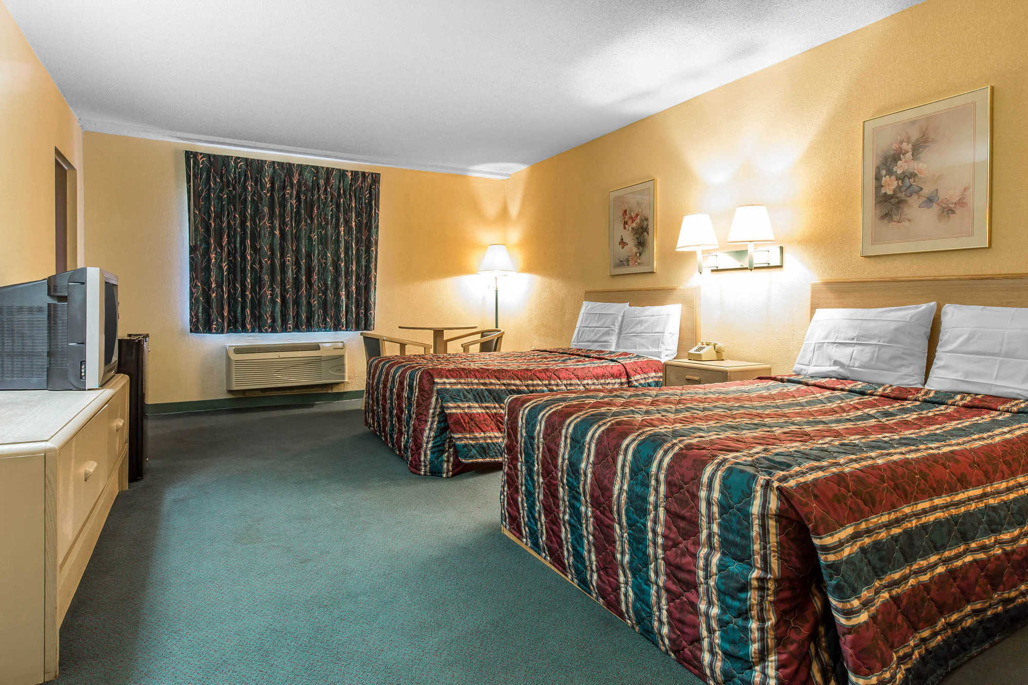 Travelodge By Wyndham Forsyth Rum bild