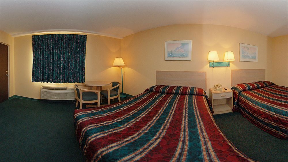 Travelodge By Wyndham Forsyth Exteriör bild