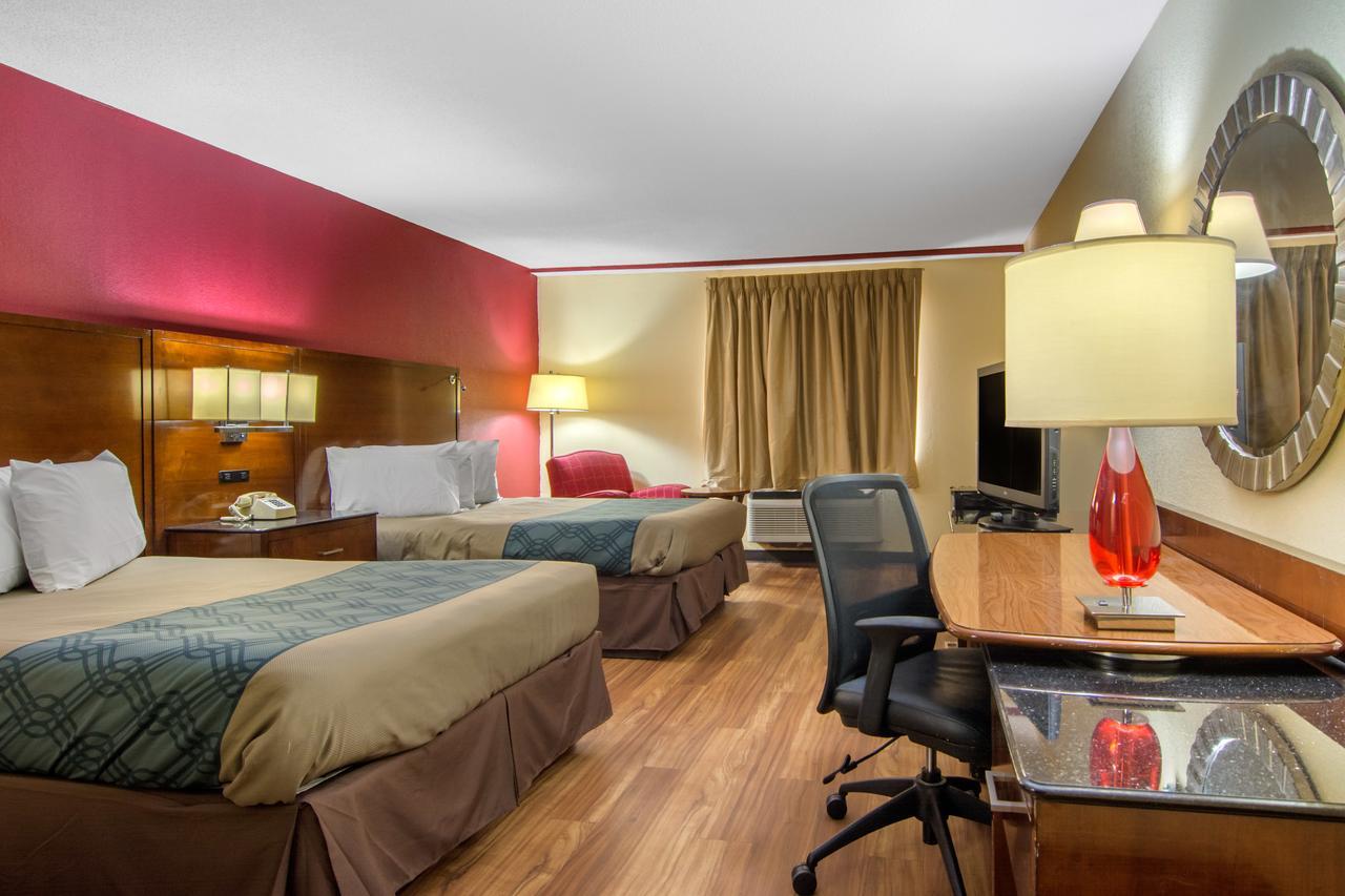 Travelodge By Wyndham Forsyth Exteriör bild