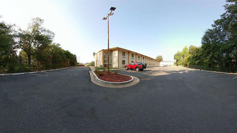 Travelodge By Wyndham Forsyth Exteriör bild